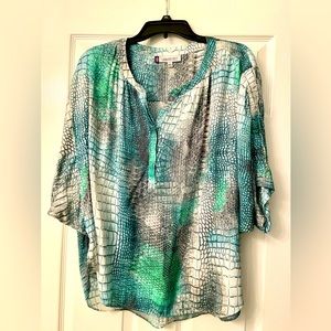Pretty women’s silky Jennifer Lopez top sz XL